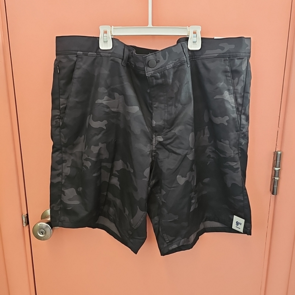 NWT George Men's Size 44 Black Camo Print Commuter Shorts 9" Inseam Zip Pocket